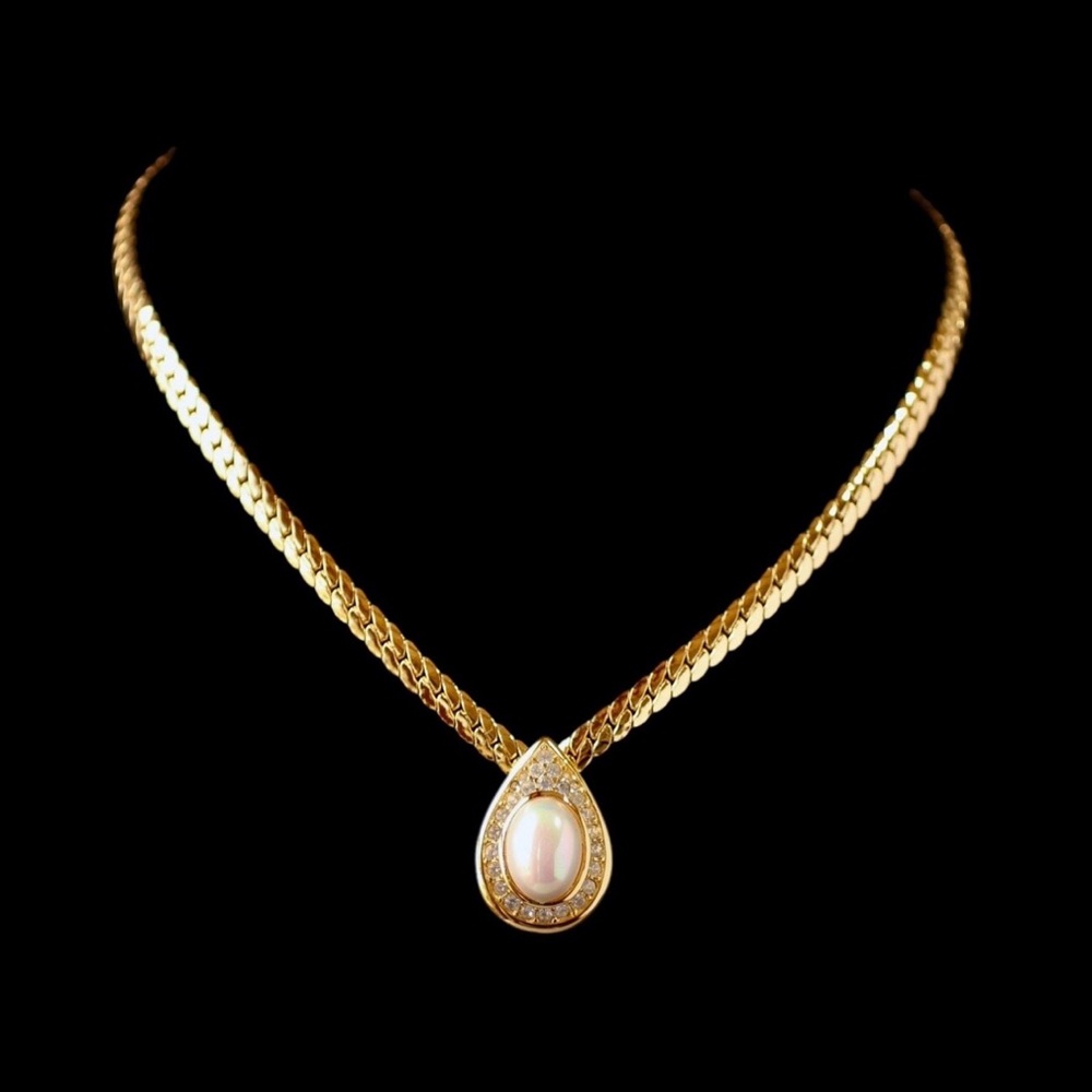 Vintage Dior authentic Gold Necklace with Pearl Drop